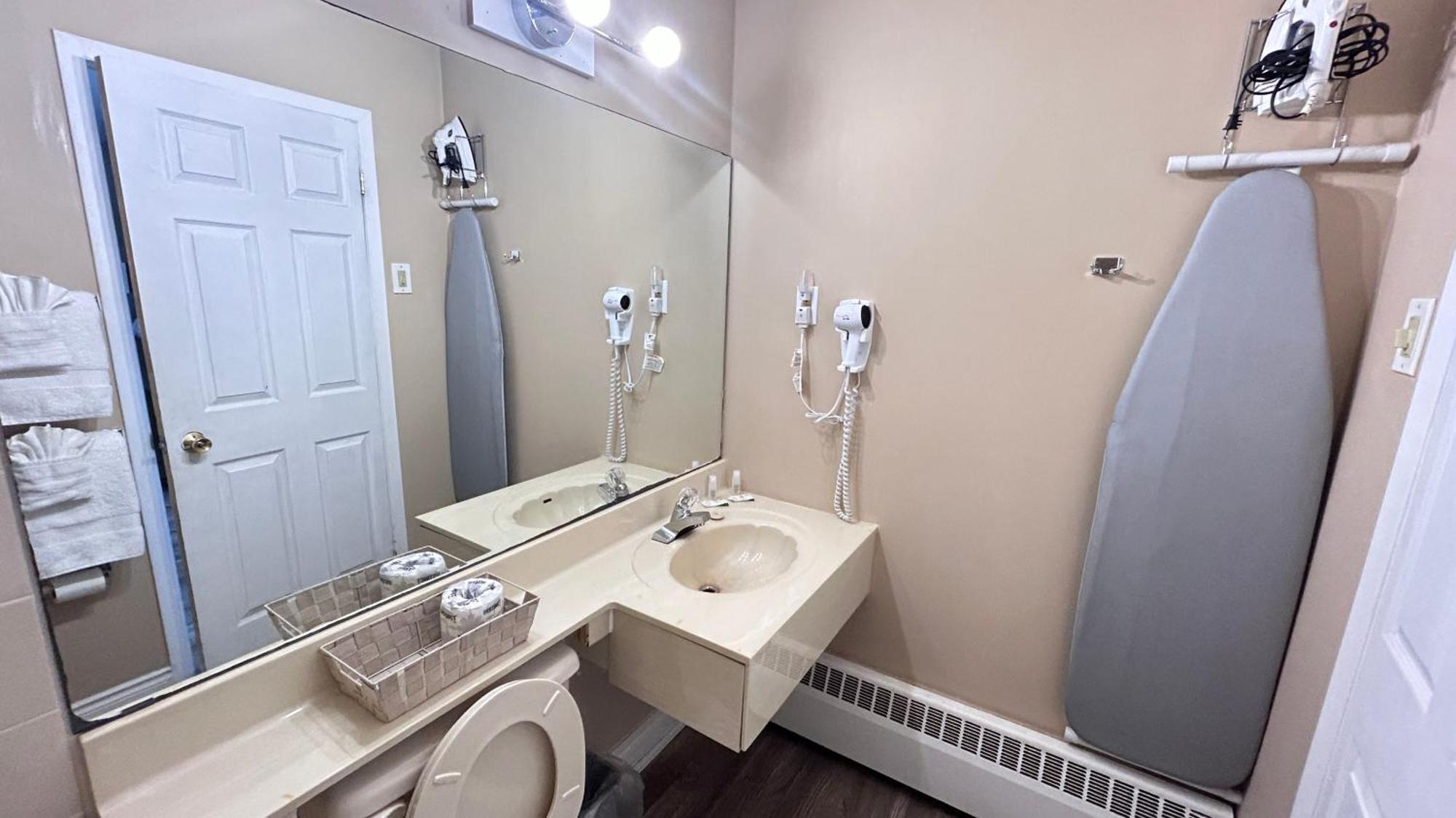 Rogers Motel Smiths Falls Exterior foto